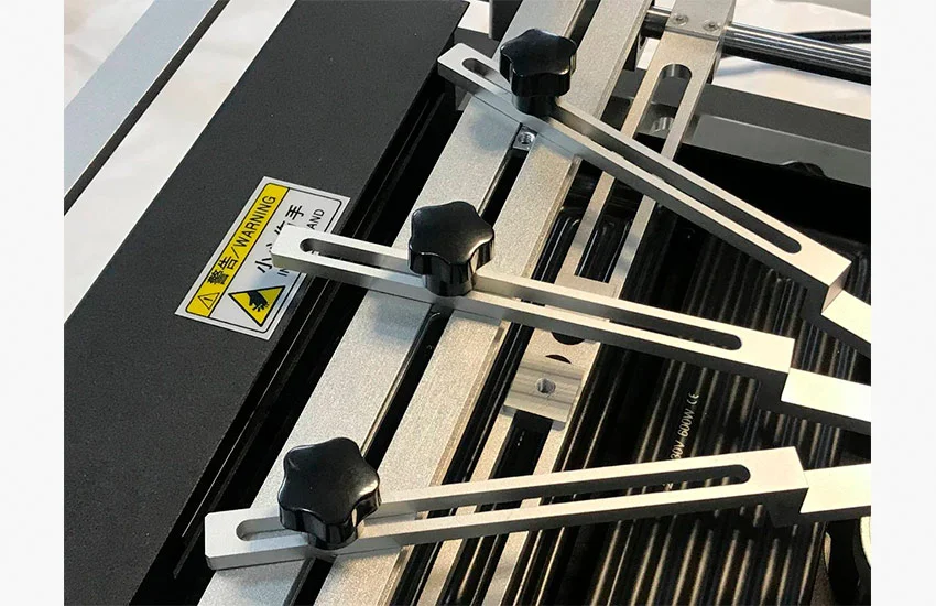 Винты для крепления держателей