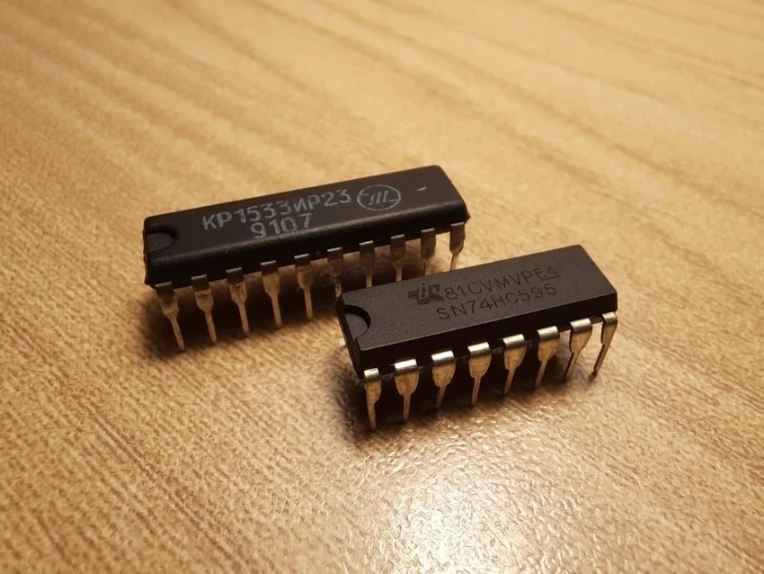 Как выглядят параллельный и сдвиговый регистры