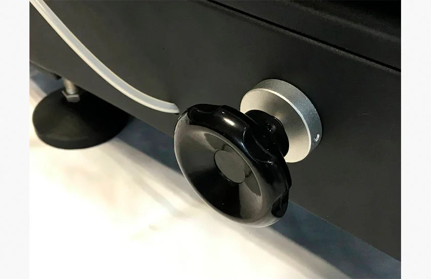 Винт регулировки размещения нижнего нагревателя