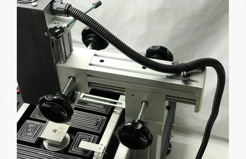 Основание с винтами