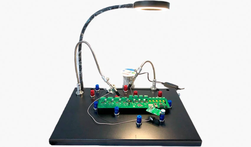 Стойка для фиксации платы во время пайки