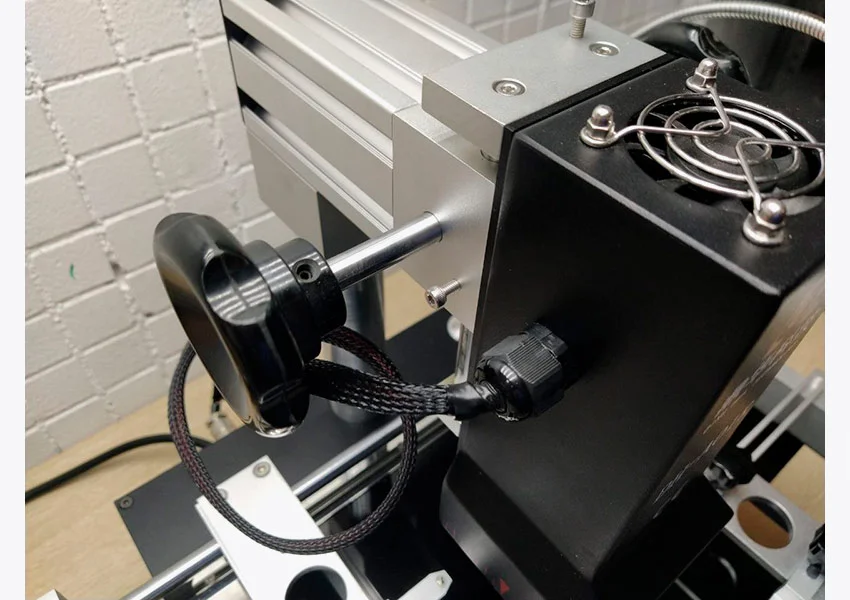 Верхний вентилятор для отвода тепла