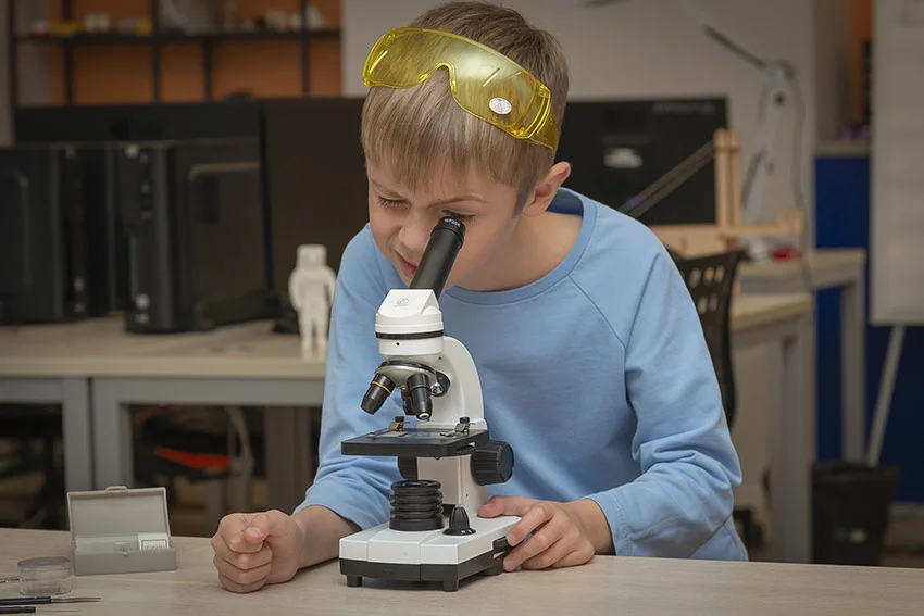 Микроскоп учебный с набором микропрепаратов Supereyes MyLab M12 в Суперайс