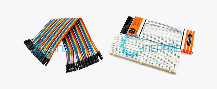 Набор соединительных проводов и макетная плата