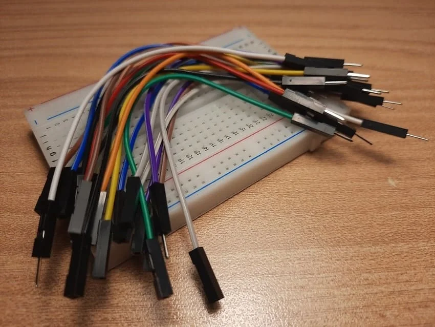 Макетные платы и проводники в Суперайс