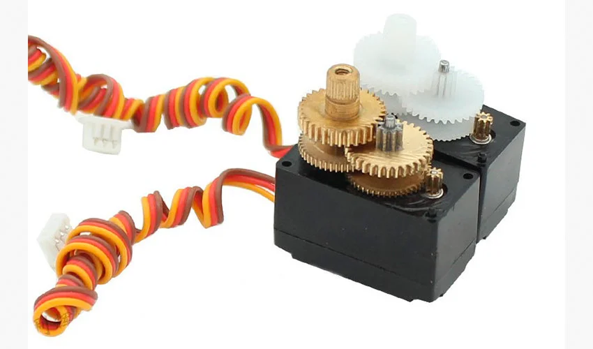 Использование разных материалов для шестерней в редукторе редуктор сервопривода