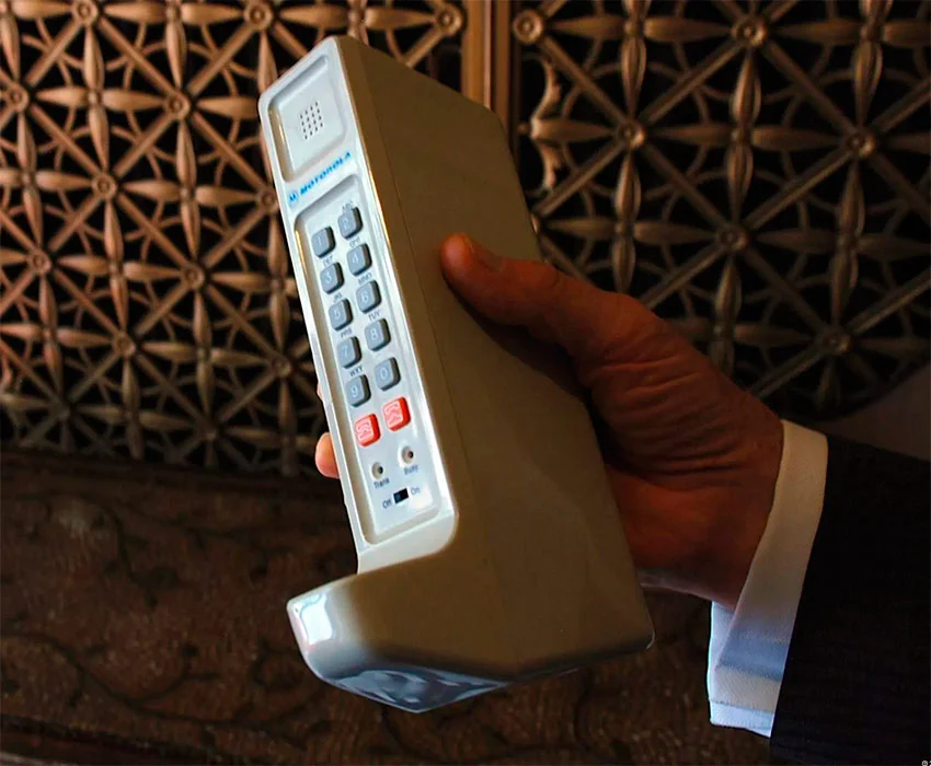 1973 первый мобильный телефон