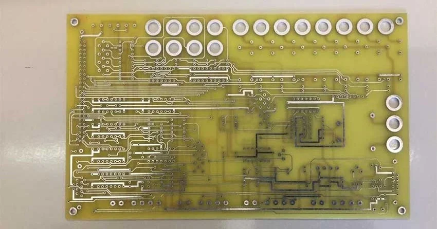 Изображение платы без паяльной маски и без шелкографии