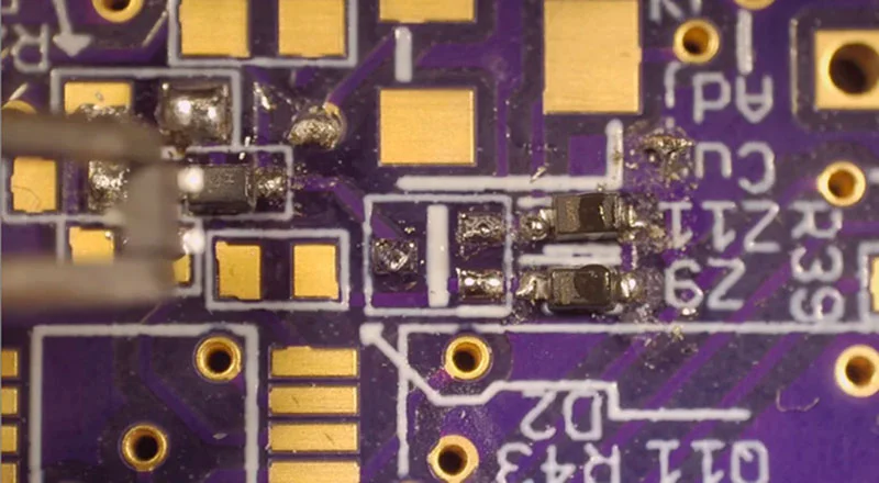 Пайка миниатюрных компонентов поверхностного монтажа